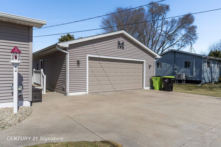Property Photo:  1600 Hotchkiss Road  MI 48623-9331 