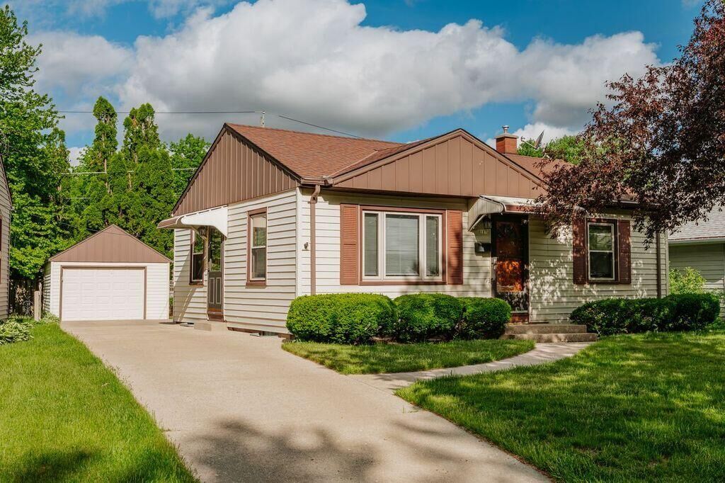 Property Photo:  187 N 91st St  WI 53226 