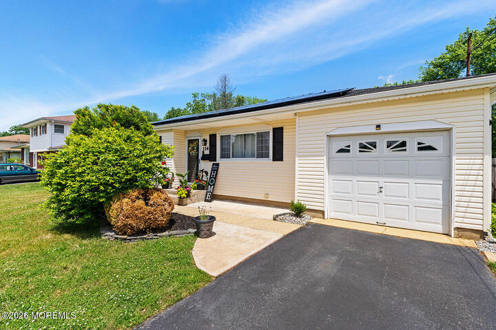 Property Photo: 114 Wynnewood Court NJ 07728