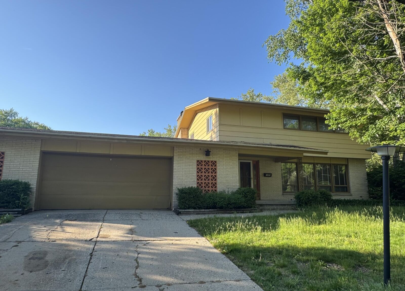 Property Photo:  1625 Tremont Boulevard NW  MI 49504 
