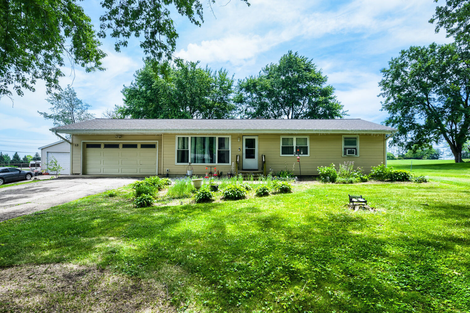Property Photo:  13 Bonnie Lane  IL 60560 
