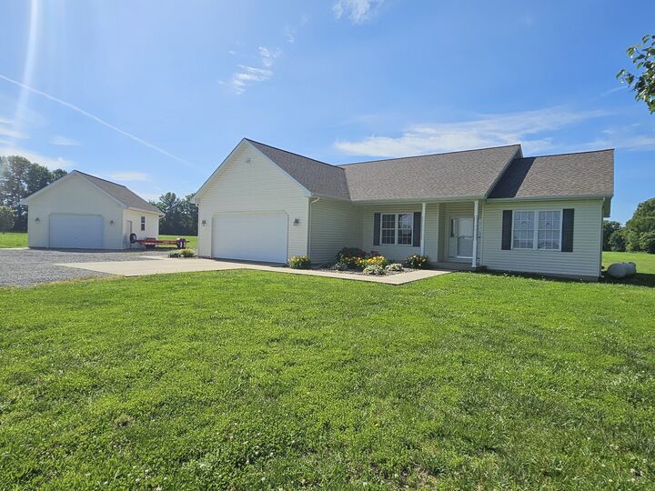 Property Photo:  