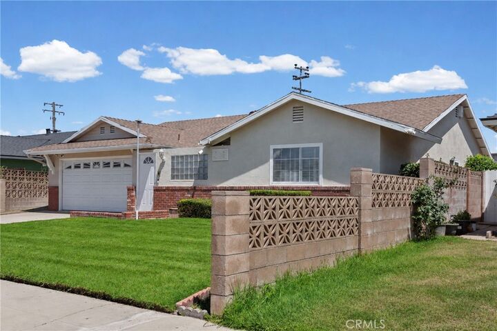 Property Photo:  907 E Evergreen Ave  CA 93454 