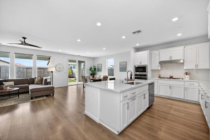 Property Photo:  102 Bixby Court  CA 95648 