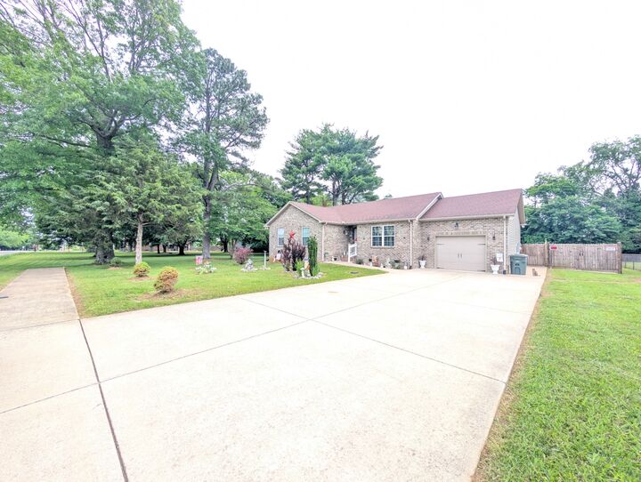 Property Photo: 661 Portland Blvd TN 37148