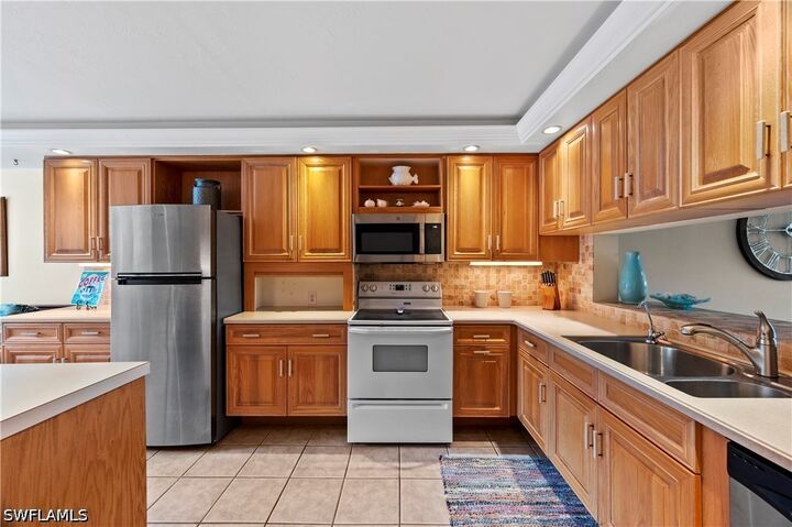 Property Photo: 1250 Yesica Ann Circle E105 FL 34110