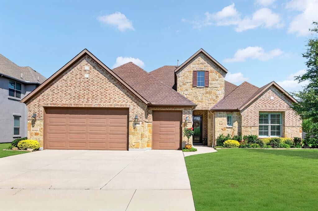 Property Photo: 12104 Willet Way TX 76207