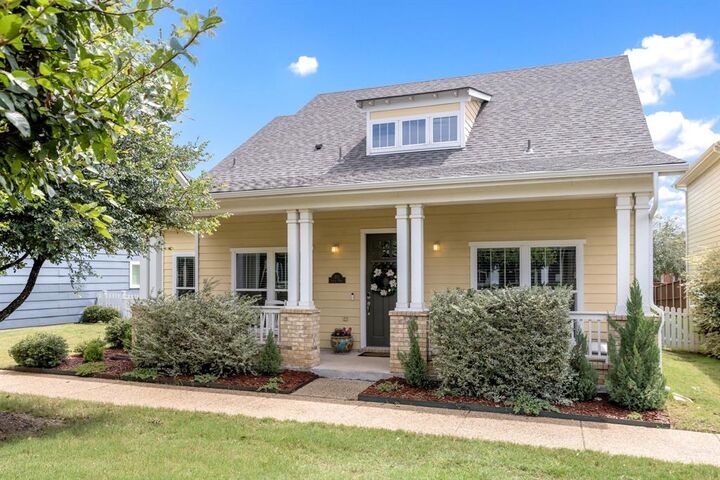 Property Photo: 3711 Sistine Mews TX 75236