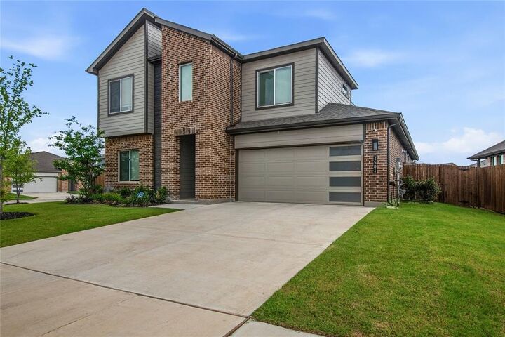Property Photo: 1501 Woodpecker Street TX 76205