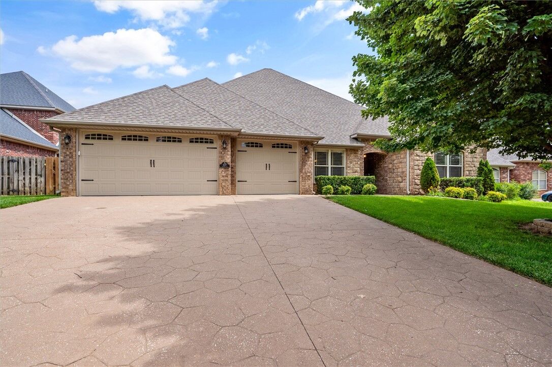 Property Photo:  1671 Foxboro Court  AR 72713 
