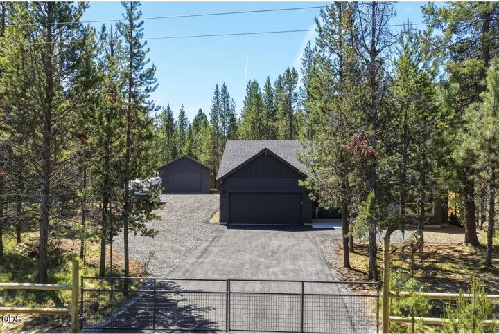 Property Photo: 55827 Wood Duck Drive OR 97707
