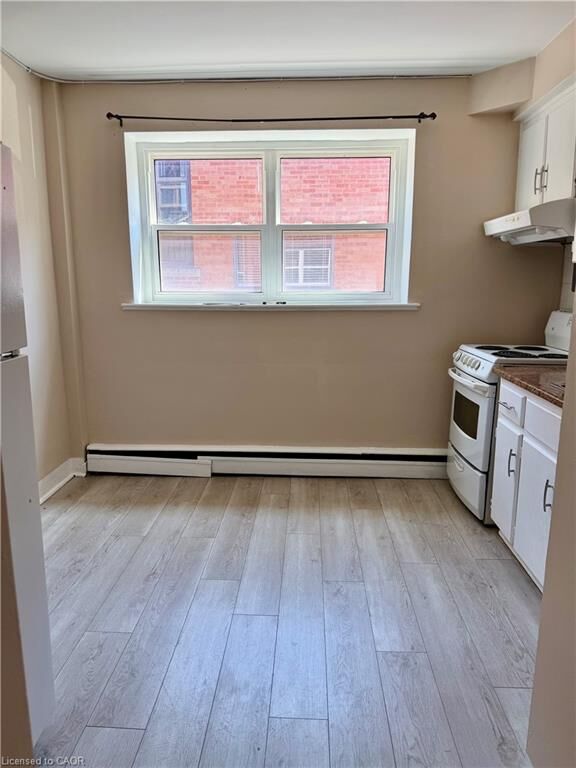Property Photo: 1250 Fennell Avenue E 5 ON L8T 1T4