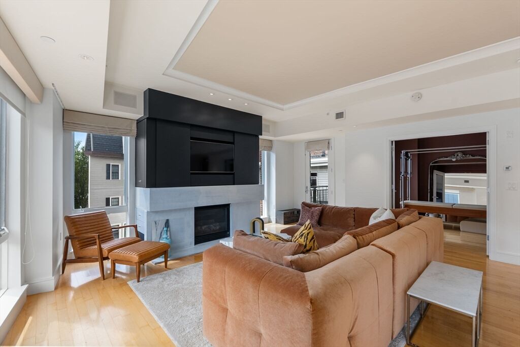 Property Photo:  50 Fleet St 402  MA 02109 