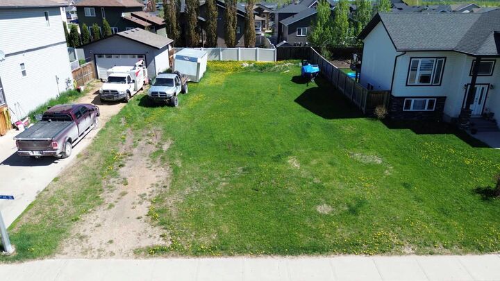 Property Photo: 1104 10 Avenue SE AB T0G 2A3