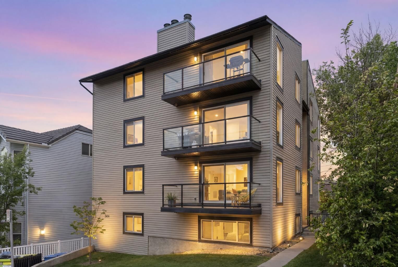 Property Photo:  2414 14A Street SW 21  AB T2T 5X3 