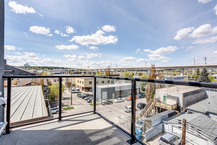 Property Photo: 1734 11 Avenue SW 304 AB T3C 0N4