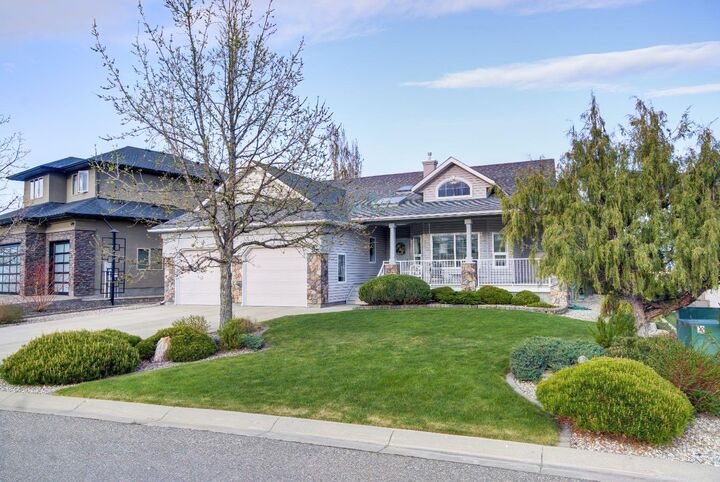 Property Photo: 8 Link Spur AB T0L 0T0