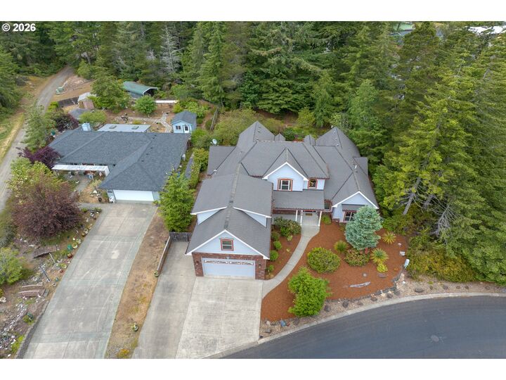 Property Photo: 1619 Willow Loop OR 97439