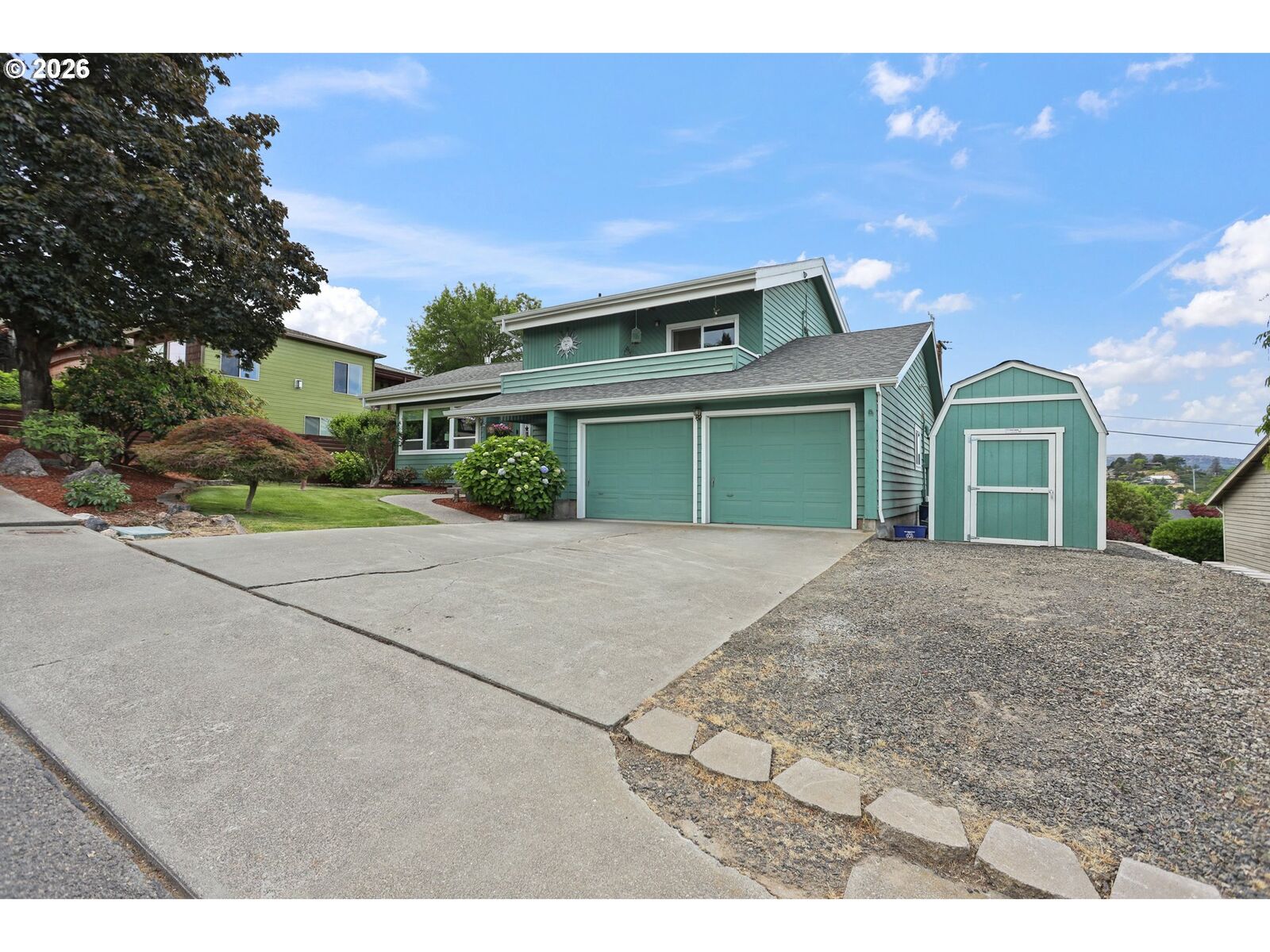 Property Photo:  2007 View Ct  OR 97058 