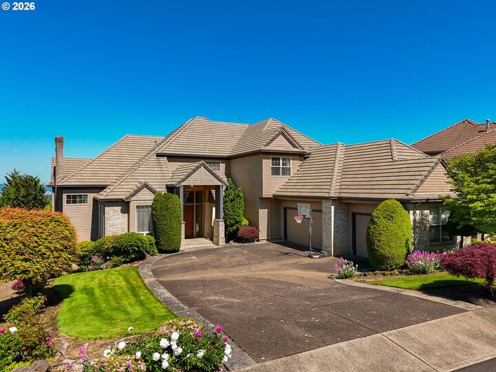 Property Photo:  9211 SE Highgate Dr  OR 97086 