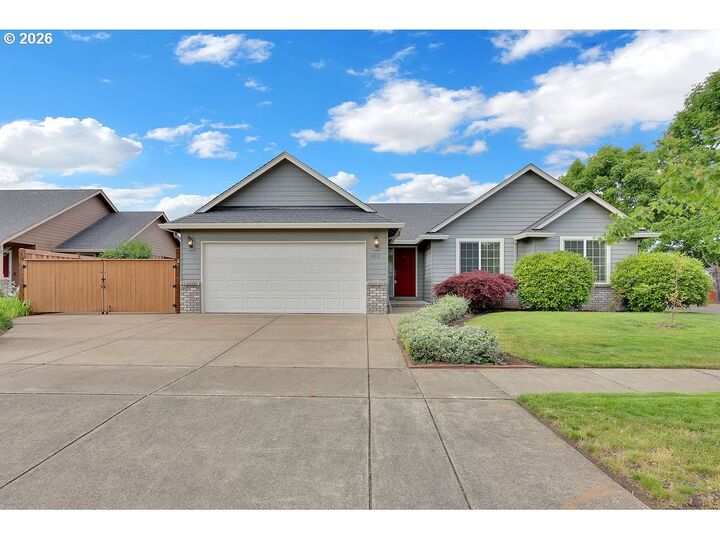 Property Photo: 6021 Firestone Dr OR 97402