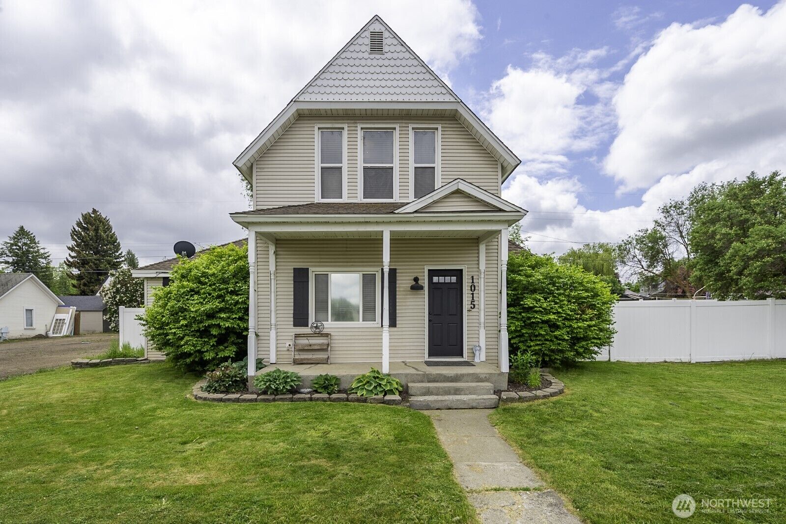 Property Photo: 1015 Morgan Street WA 99122