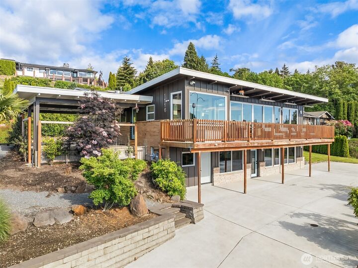 Property Photo:  1116  Vista Place  WA 98020 