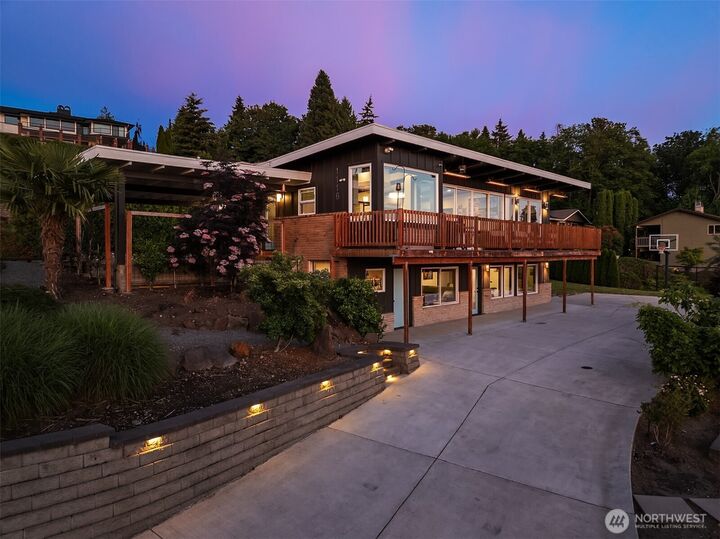 Property Photo:  1116  Vista Place  WA 98020 