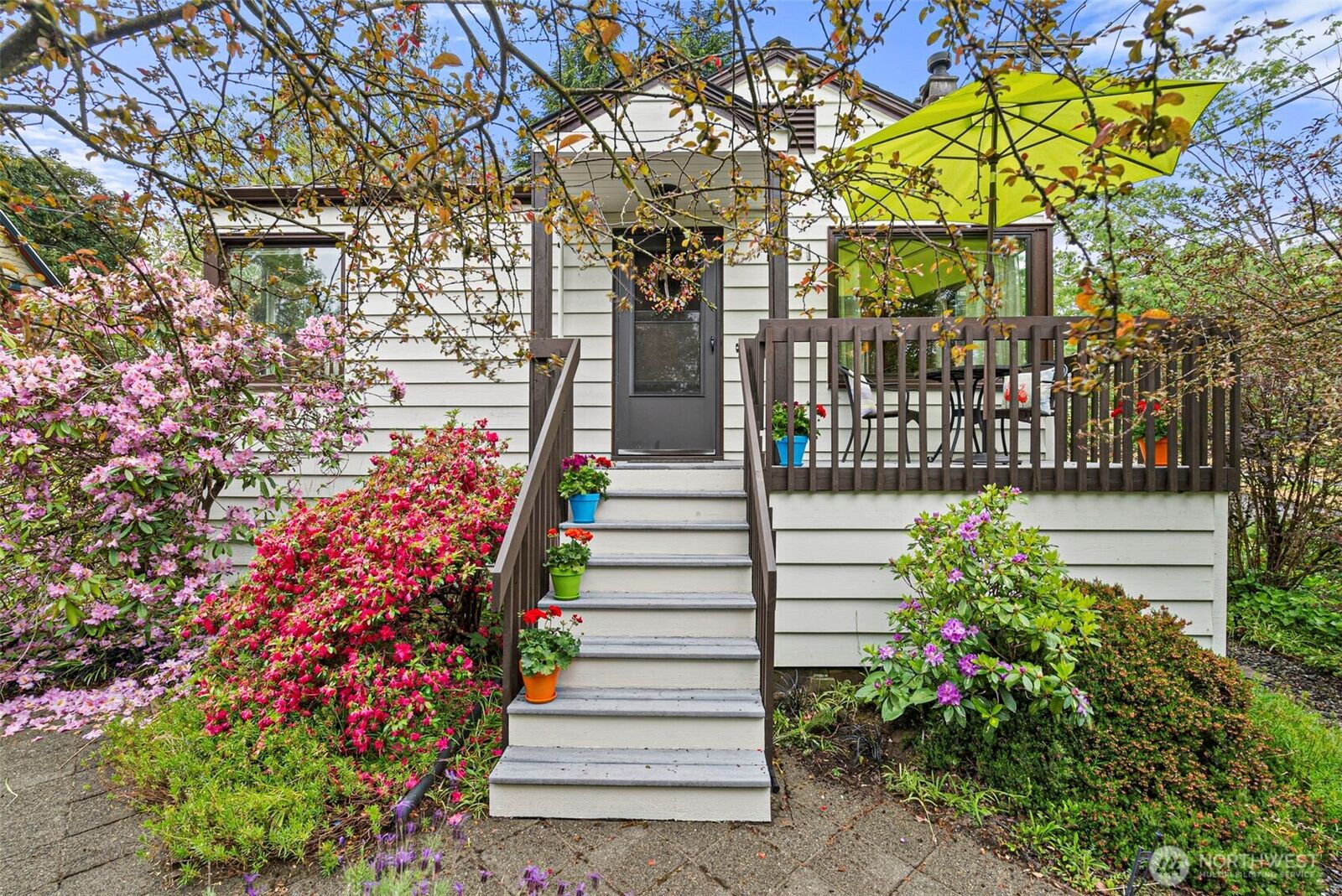 Property Photo:  731  19th Avenue  WA 98122 