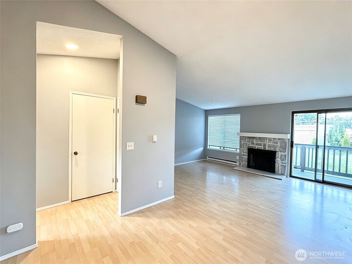 Property Photo:  1313 W James Street 11  WA 98032 