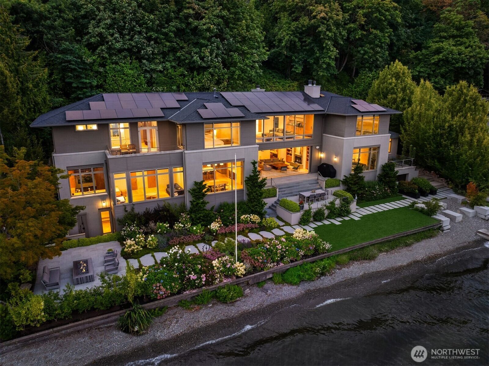 Property Photo: 4911 NE Laurelcrest Lane WA 98105