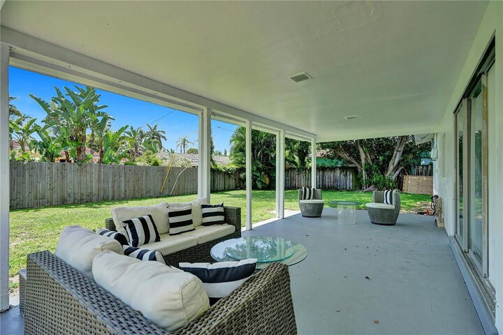 Property Photo: 5101 NE 27th Avenue FL 33064