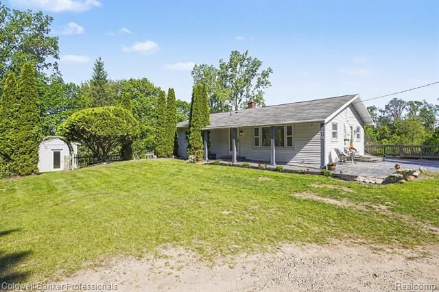 Property Photo:  8610 Highland Road  MI 48386 