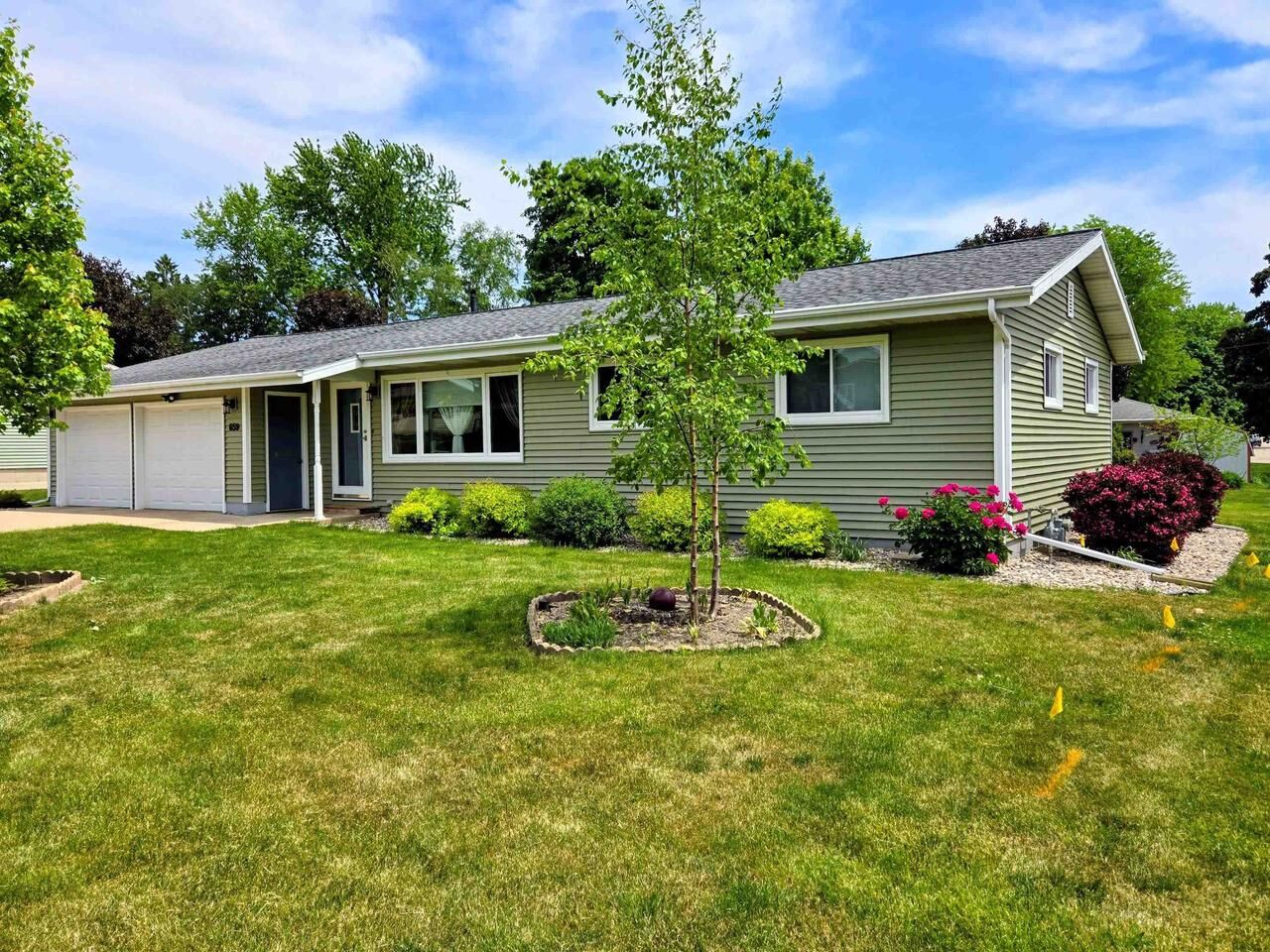 Property Photo: 659 Hamburg Street WI 54971
