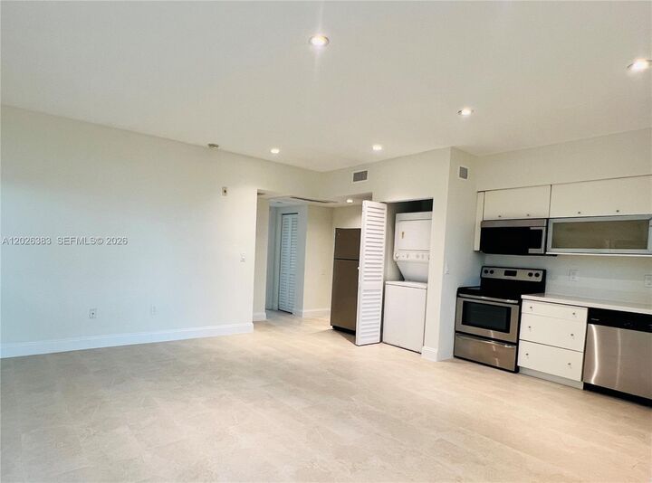 Property Photo:  6905 Bay Dr 13  FL 33141 