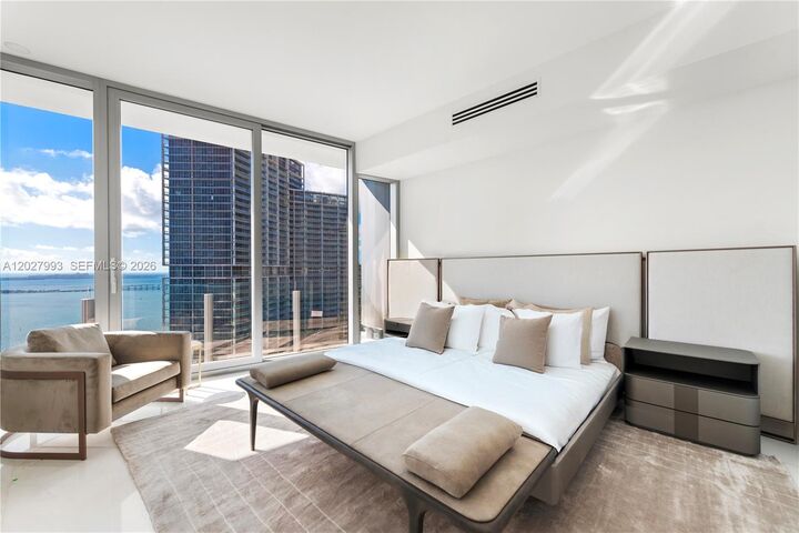 Property Photo:  300 Biscayne Boulevard Way 3905W  FL 33131 