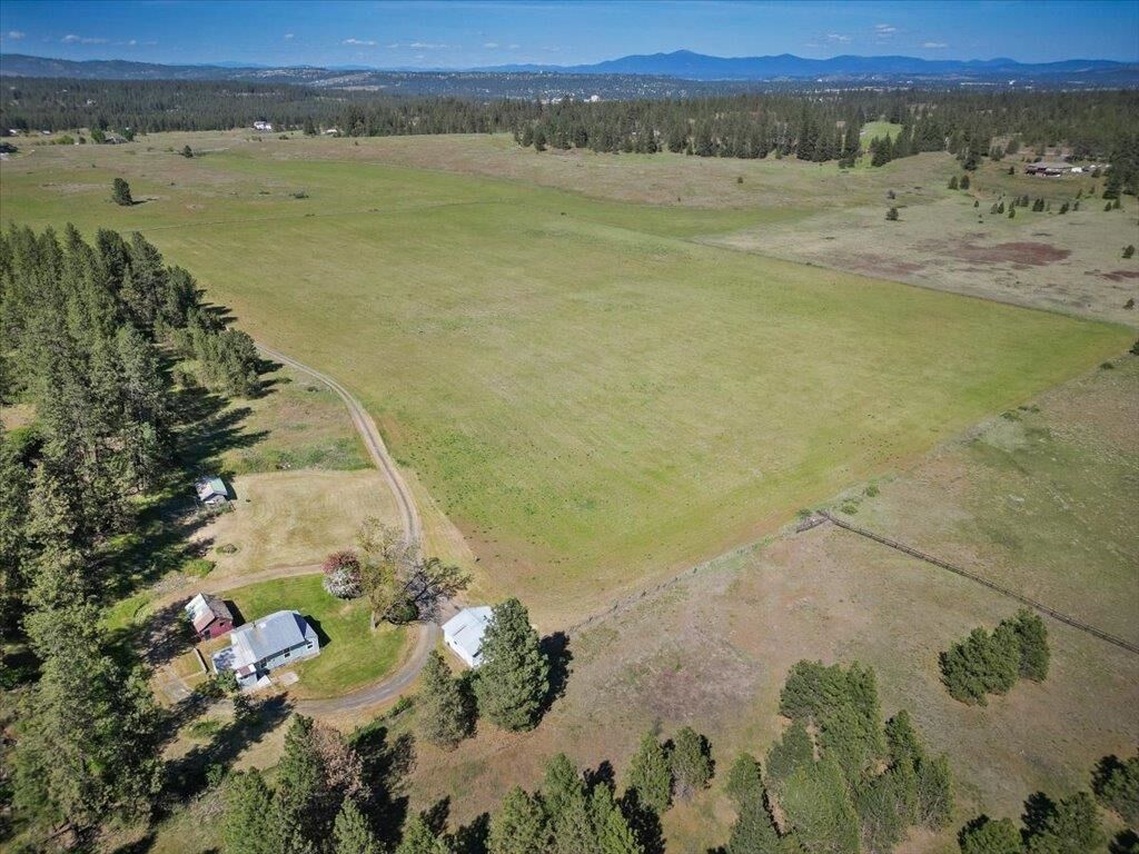 Property Photo: 8323 W Mission Rd WA 99224
