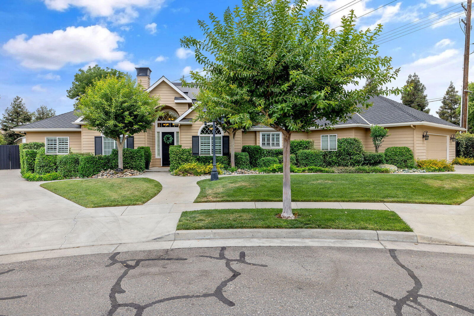 Property Photo: 2015 S El Cajon Court CA 93277