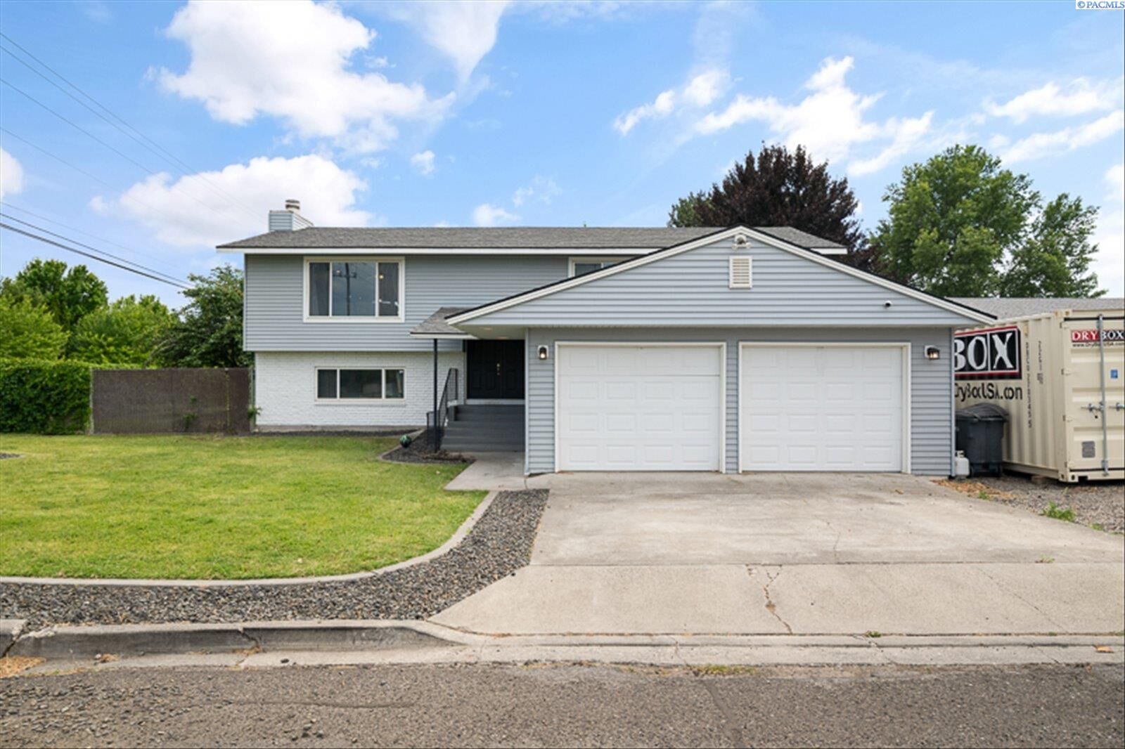 Property Photo:  1503 W 37th Ave  WA 99337 