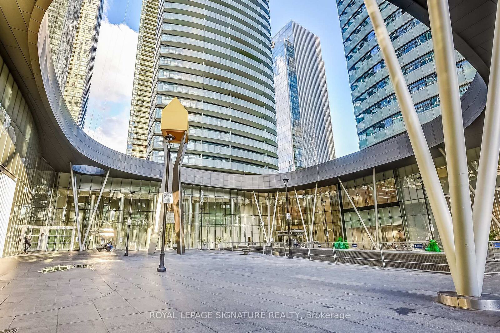 Property Photo: 14 York Street 2804 ON M5J 0B1