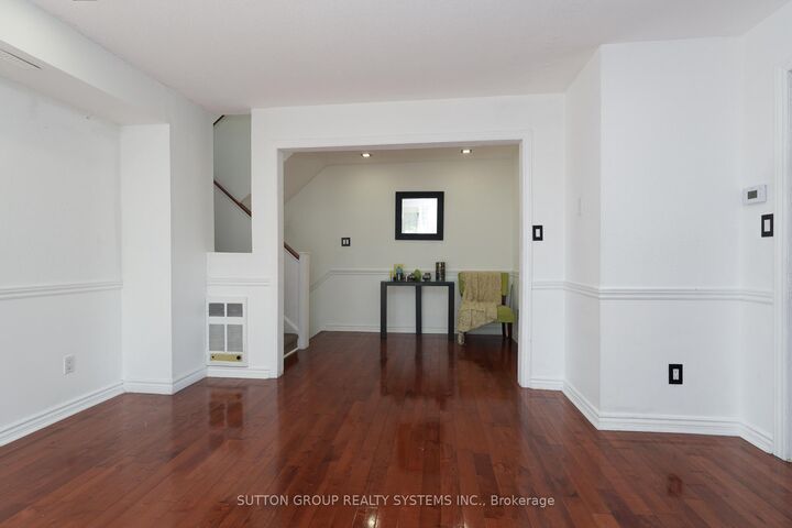 Property Photo: 6780 Formentera Avenue 29 ON L5N 2L1