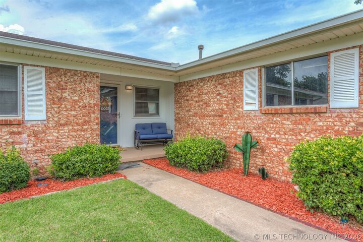 Property Photo: 2416 S Hickory Avenue OK 74012