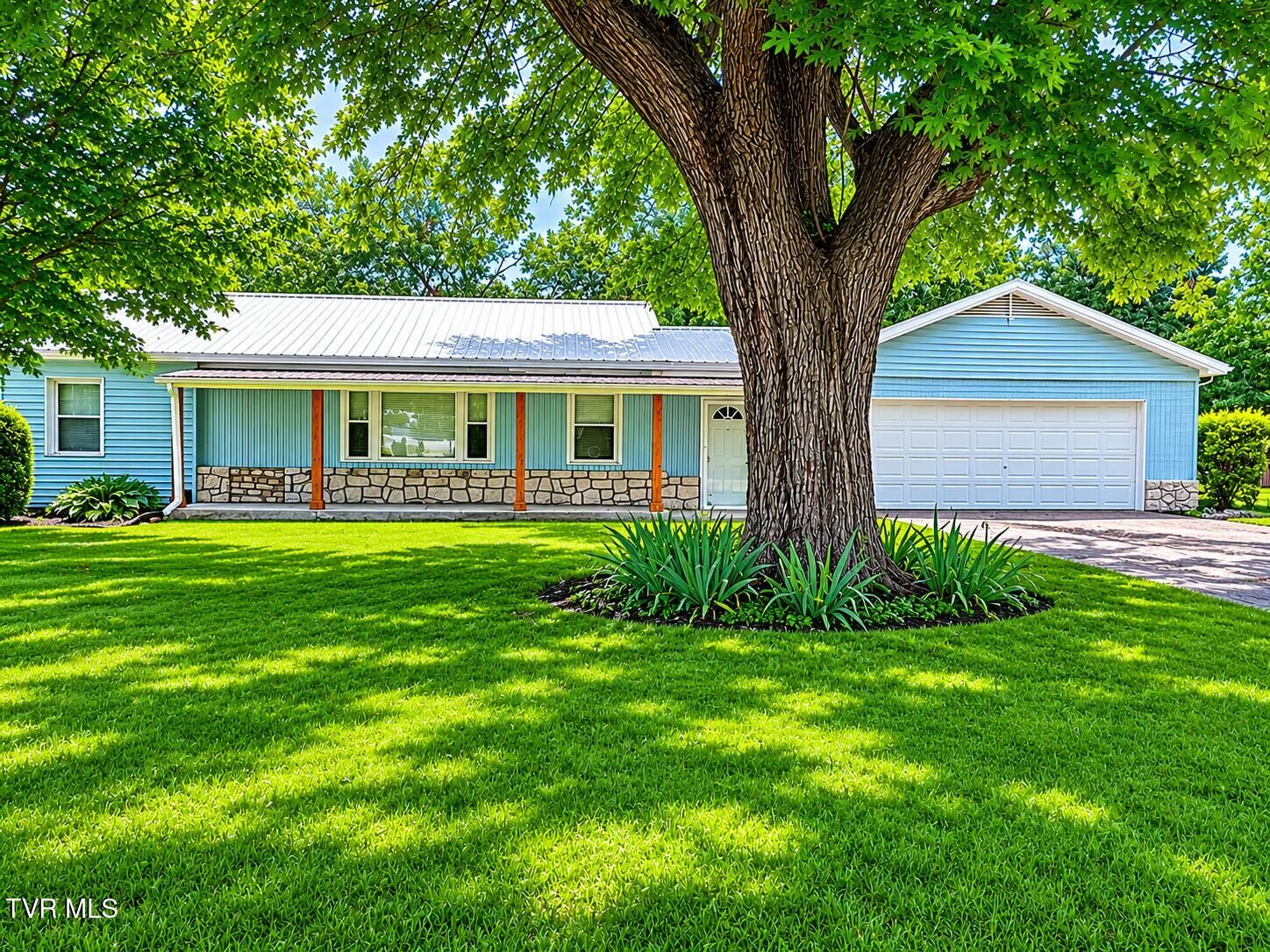 Property Photo: 1210 East 8th Avenue TN 37601