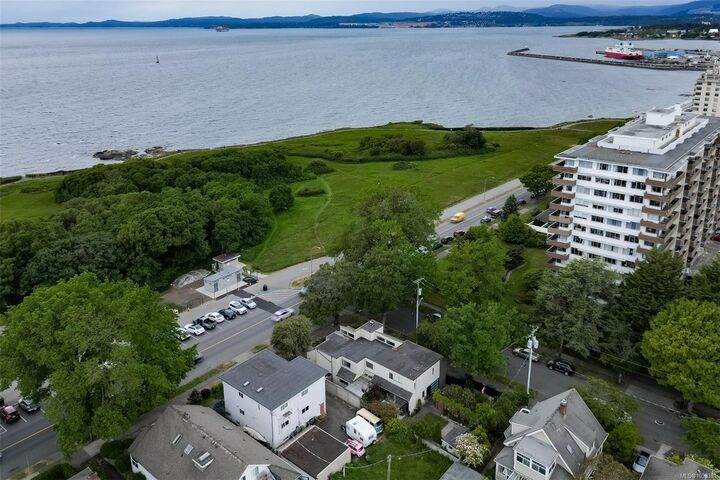 Property Photo:  558 Dallas Rd  BC V8V 1B4 