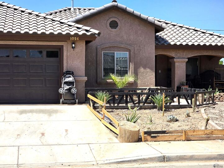 Property Photo:  1056 W Rose St  AZ 85350 