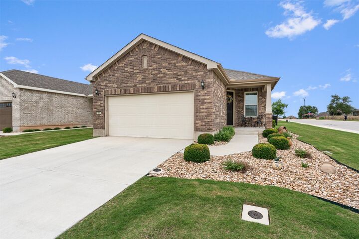 Property Photo: 121 Winterhorse Cove TX 78633