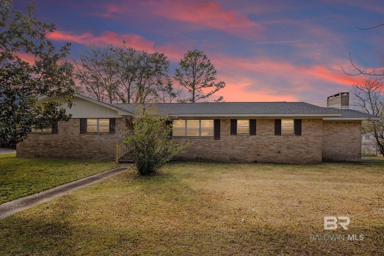 Property Photo:  605 N Day Avenue  AL 36507 