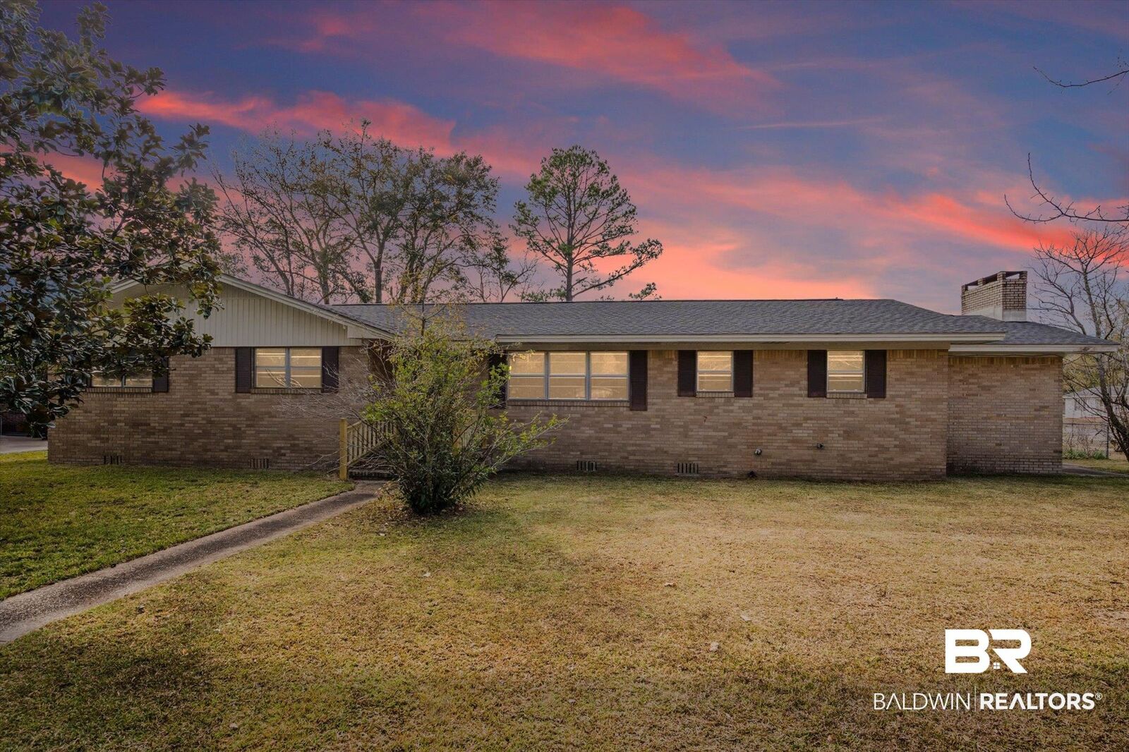 Property Photo:  605 N Day Avenue  AL 36507 