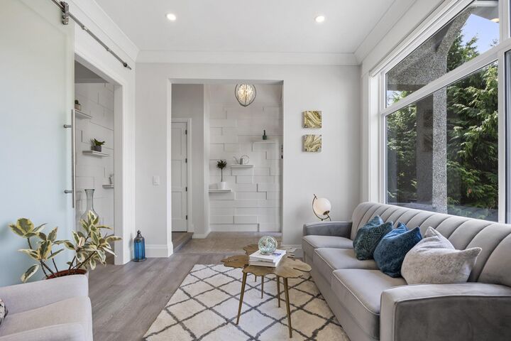 Property Photo: 918 163 Street BC V4A 4Y4