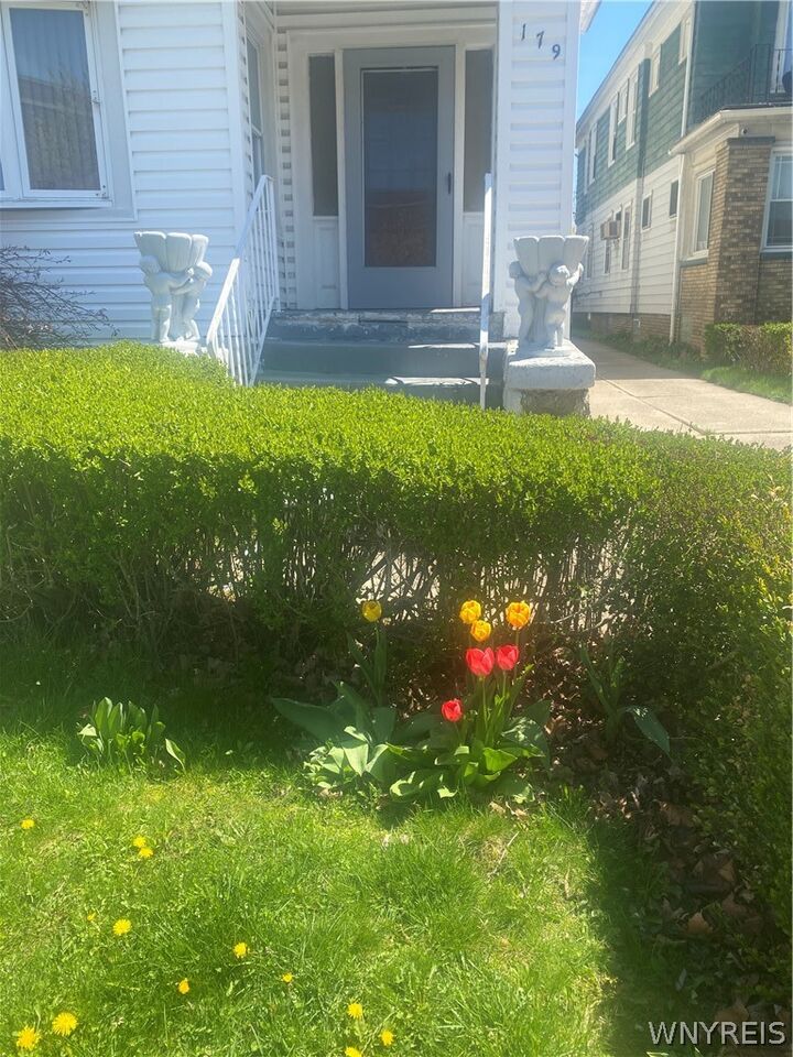 Property Photo:  179 Donaldson Road  NY 14208 